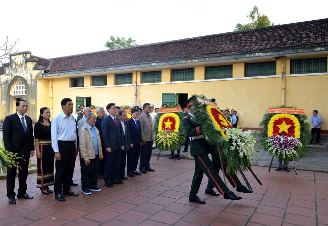 Lễ dâng hương tưởng niệm các Chiến sĩ Cách mạng tại Nhà đày Buôn Ma Thuột nhân dịp Kỷ niệm 120 năm Ngày thành lập tỉnh Đắk Lắk 